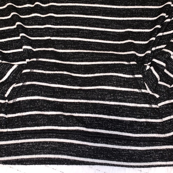 ✨SALE 2/$15✨ AMERICAN EAGLE | Soft & Sexy hoodie - Picture 3 of 7